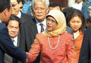 انتخاب "حليمة يعقوب" أول رئيسة لسنغافورة