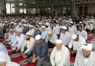 علما و روحانیون جامعه را در مسیر اسلام ناب محمدی هدایت کنند