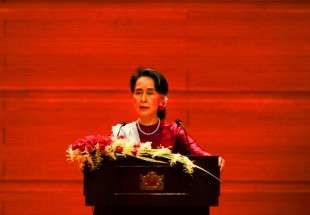 Suu Kyi pratique la politique de l