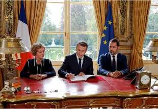الرئيس الفرنسي ماكرون يقر إصلاحات لقانون العمل يعارضها العمال