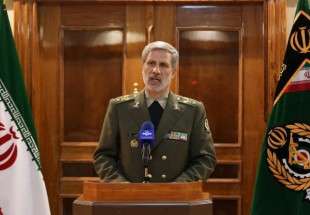 وزير الدفاع : ايران لا تستأذن اي بلد في تصنيع انواع الاسلحة الدفاعية