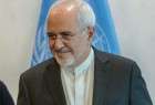 ظريف: إيران تحتفظ بخيار الانسحاب من الاتفاق النووي