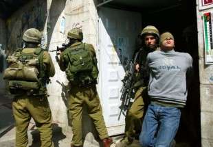 اعتقالات ومصادرة أسلحة وأموال بالضفة الغربية المحتلة