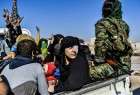 Les Syriens Raqqa fuient le combat entre les combattants rebelles et ceux soutenus par les Etats-Unis