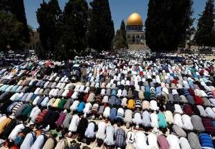 حضور 45 هزار فلسطینی در نماز جمعه مسجدالاقصی/آمریکا حق ندارد قدس را به زور به رژیم صهیونیستی بدهد