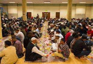 ​برگزاری سفره های افطار میان ادیانی در انگلیس