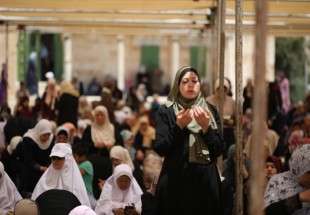 Banned worshippers pray at Al-Aqsa Mosque gates in defiance of Israeli policy