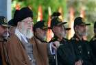 ​پاسخ امام خامنه‌ای به نگرانی یکی از فعالان فرهنگی خارج از کشور: نگران نباشید؛ هیچ‌کس هیچ غلطی نمی‌تواند بکند