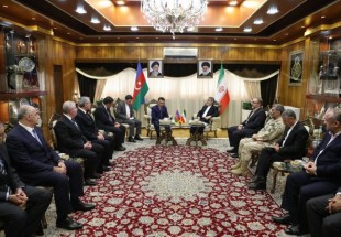 وزيرا الداخلية الإيراني والأذربيجاني يبحثان التعاون الثنائي