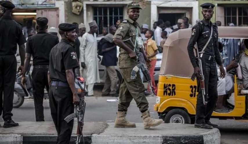 شرطي نيجيري يدهس مجموعة اطفال في عيد الفصح