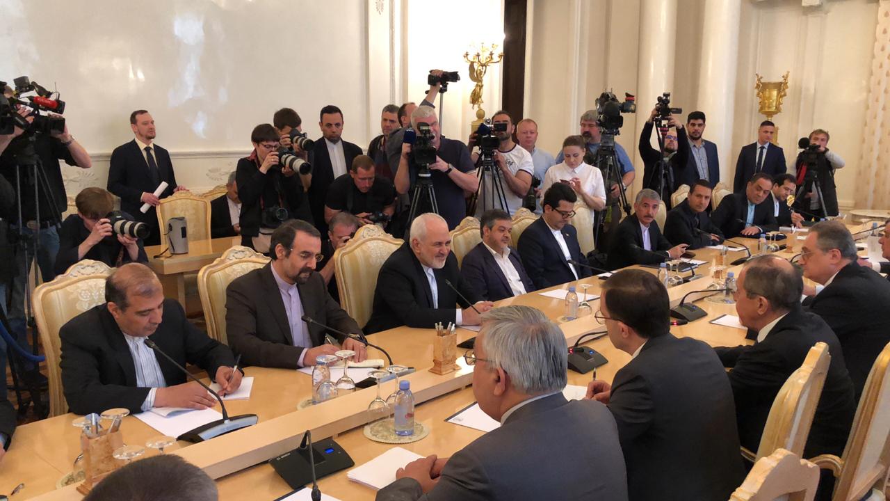 ظريف : اجراءات طهران لا تعني الانسحاب من الاتفاق النووي