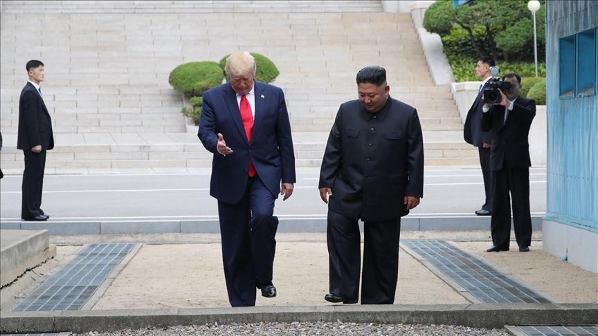 ترامب خلال مصافحته الزعيم الكوري الشمالي: هذا يوم عظيم للعالم
