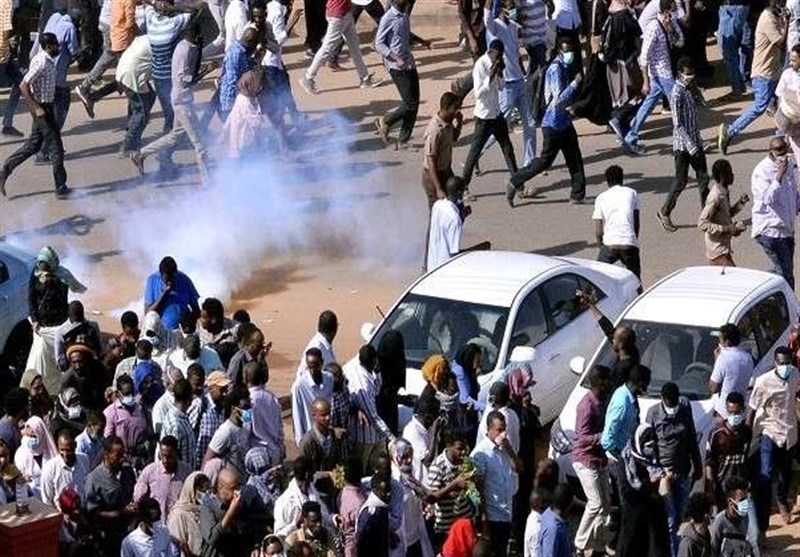 مقتل 6 أشخاص بمظاهرات السودان والأمن يستخدم القوة لمنع وصول المتظاهرين للقصر الرئاسي