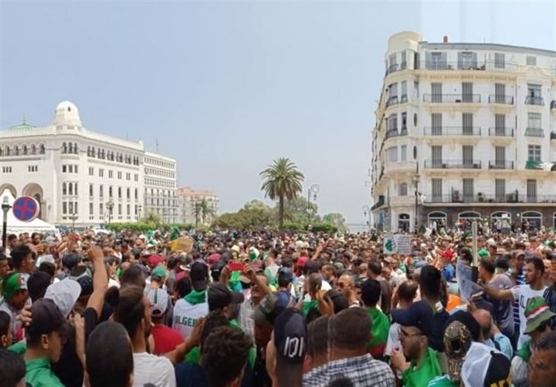 مظاهرات حاشدة في الجزائر تزامناً مع ذكرى الاستقلال في الجمعة العشرين