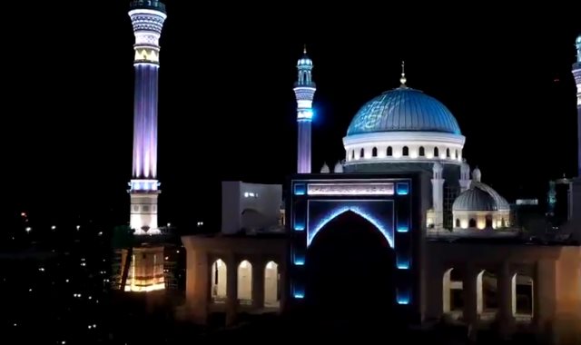 ميزات أكبر مسجد في أوروبا... فيديو  