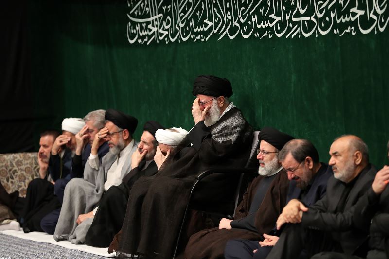 اقامة الليلة الاولى من مراسم العزاء الحسيني بحضور قائد الثورة الاسلامية