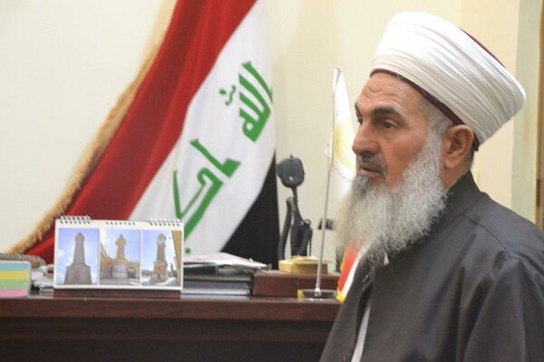 يطالب رئيس الحكومة العراقية الجديدة،  بمقدمتها اخراج القوات الاجنبية وتنفيذ مطالب المتظاهرين
