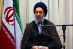 نظام اسلامی با دنبال کردن تفکر امام خمینی (ره) در مقابل دنیای استکبار ایستاده است
