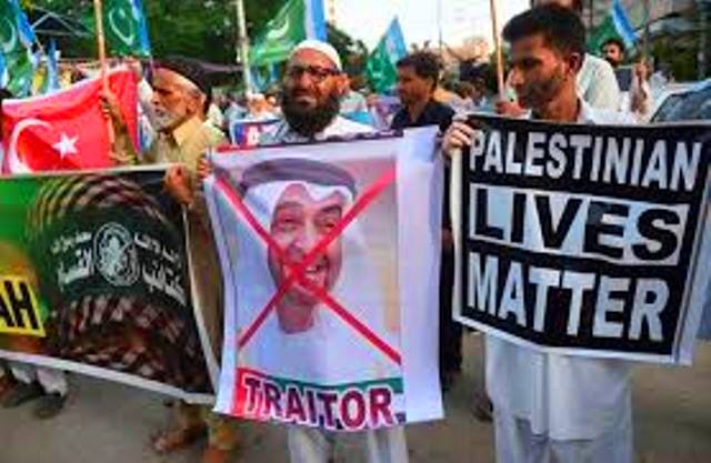 مسيرات حاشدة في مختلف مدن باكستان  احتجاجاً على تطبيع الامارات مع الاحتلال الاسرائيلي  