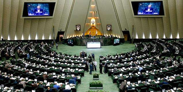 نواب البرلمان الايراني يطالبون فرنسا بالاعتذار من الشعوب المسلمة