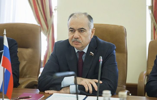 الياس اوماخانوف نائب رئيس مجلس الاتحاد الروسي