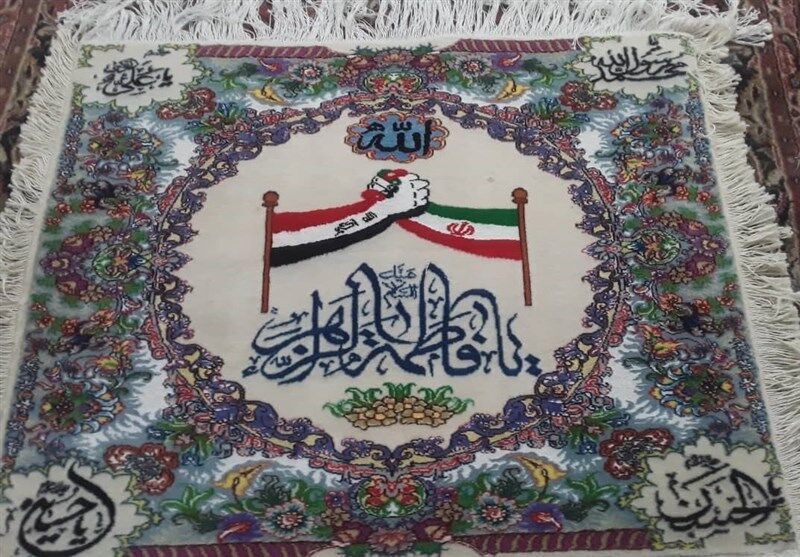 فنان ايراني يحيك لوحة سجاد ترمز الى الوحدة بين ايران والعراق