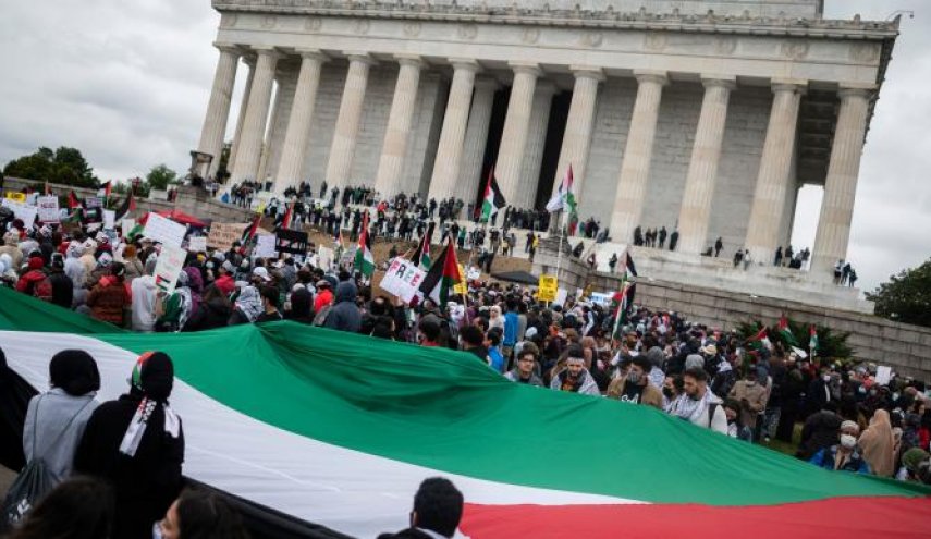 آلاف من المتظاهرين يشاركون في تجمع مؤيد للفلسطينيين بواشنطن