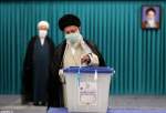 رهبر انقلاب اسلامی آراء خود را به صندوق انداختند