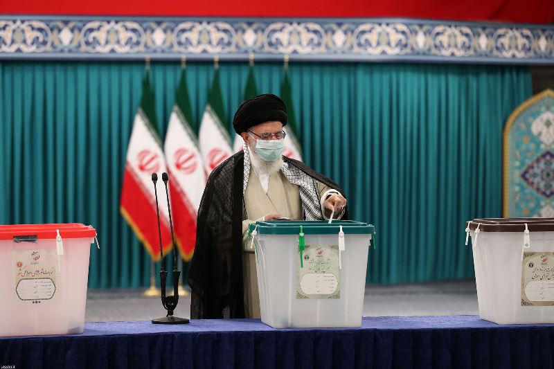 قائد الثورة الإسلامية يدلي بصوته في الانتخابات الرئاسية الايرانية  (1)  