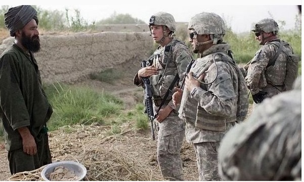 الصحافة الأمريكية : امريكا تنوي نقل ٥٠ ألف أفغاني كانوا يخدمونها ، توزيعهم على الدول الخليجة