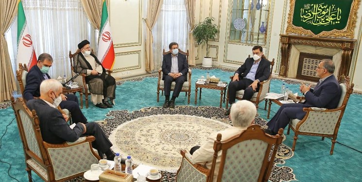 الرئيس الايراني المنتخب يستقبل مرشحي الانتخابات الرئاسية