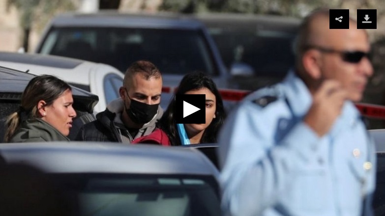 لحظه بازداشت دختر فلسطینی در محله شیخ جراح قدس  