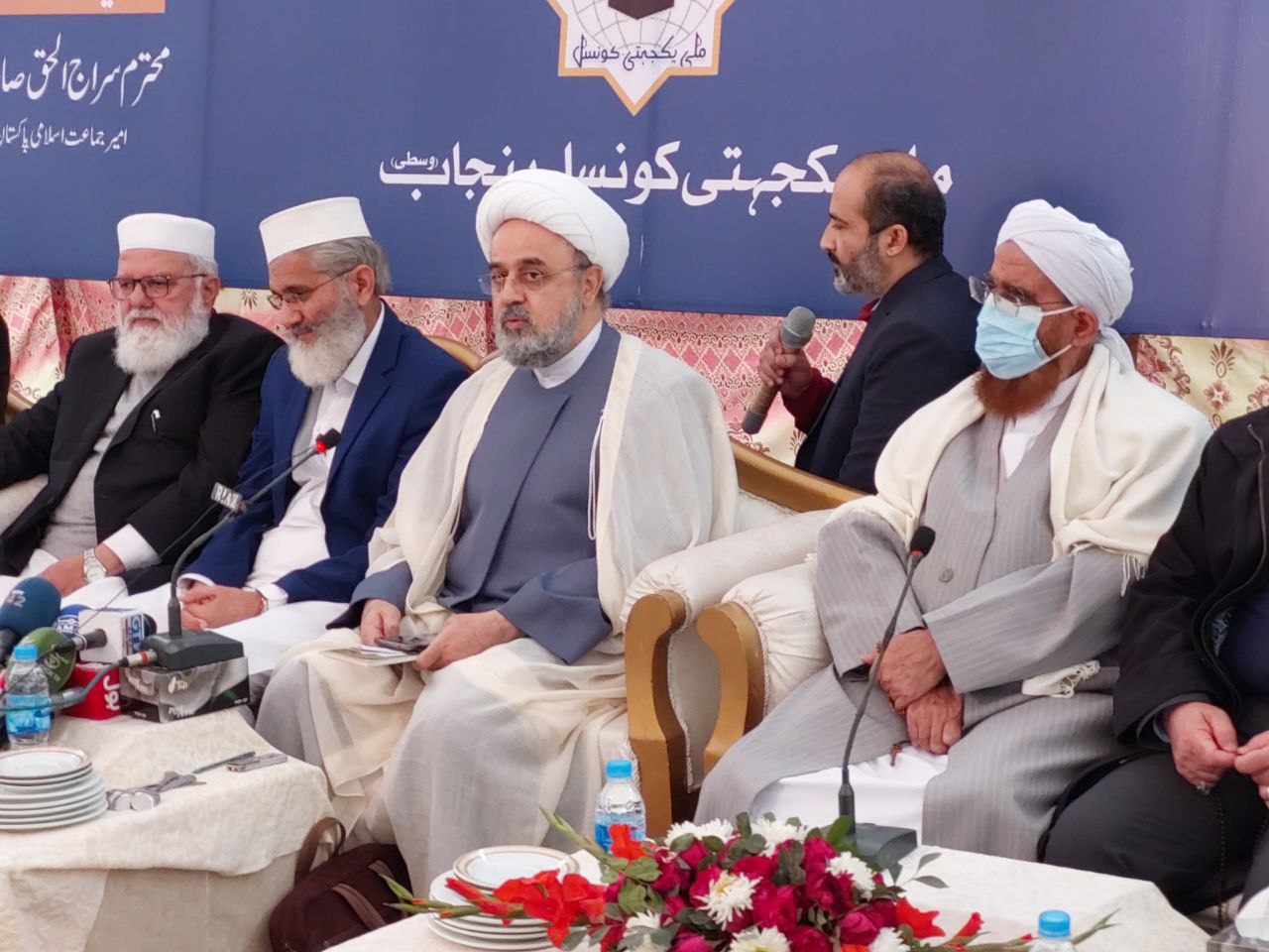 برپایی نشست در دارالعلوم منصوره پاکستان با حضور دبیرکل مجمع تقریب