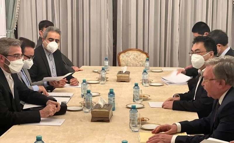 لقاء ثلاثي بفيينا يجمع بين رئيس الوفد الايراني المفاوض ونظيريه الروسي والصيني