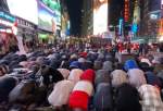 Hundreds of Muslims hold first prayer in Times Square