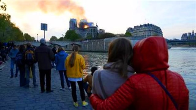حريق في وسط باريس ناجم عن حافلة محترقة