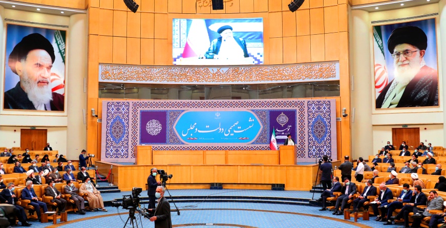 ايران.. عقد اجتماع للحكومة والبرلمان بمحور حل المشاكل الأساسية للشعب