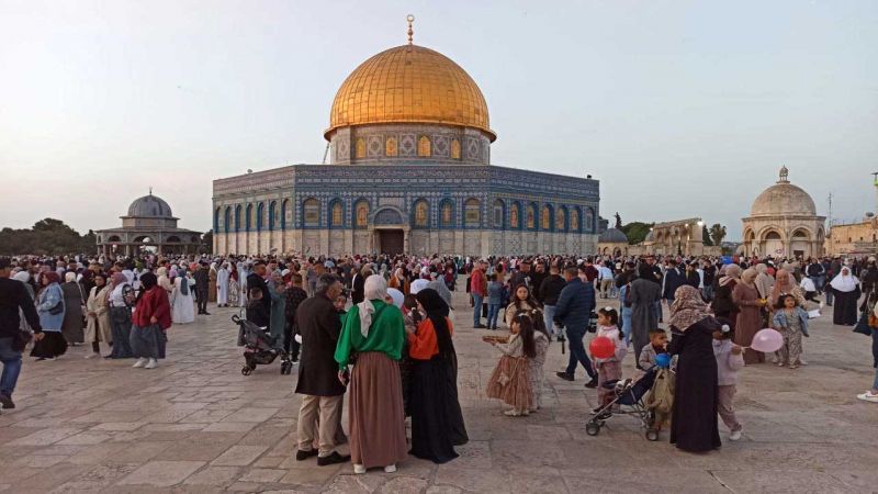 فلسطين: توافد الأهالي لأداء صلاة عيد الفطر في المسجد الأقصى