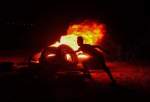 آتش‌زدن خودروی نظامی رژیم صهیونیستی توسط جوانان فلسطینی  