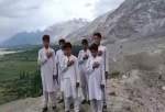 اجرای سرود «سلام فرمانده» در دامنه دومین کوه بلند جهان  