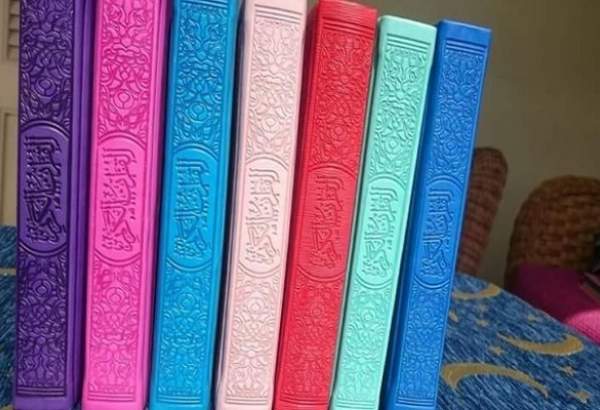 جمع‌آوری قرآن‌های رنگی از بازار الجزایر