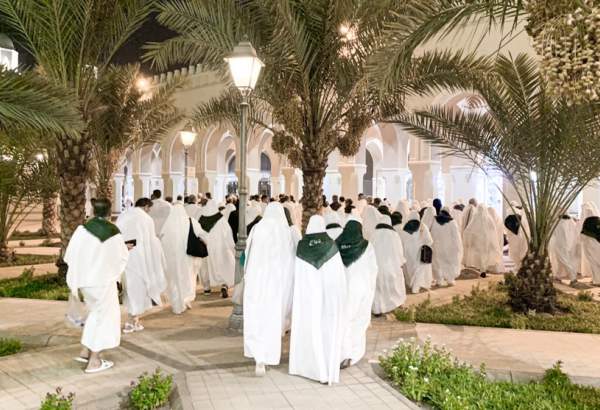 Hajj pilgrims preparing to enter Mecca at Masjid Shajarah (photo)  