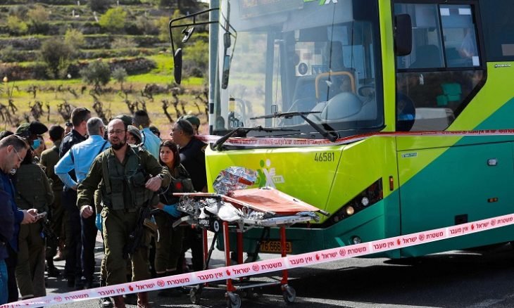 زخمی شدن 9 صهیونیست در حمله مسلحانه یک فلسطینی در بیت‌المقدس  