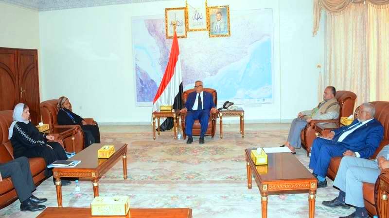 رئيس الوزراء  اليمني يُناقش مع وفد اليونيسف المأساة الإنسانية في اليمن