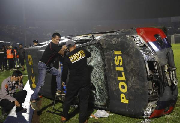 الرئيس الإندونيسي، يصدر أمرا عاجلا بمراجعة سلامة مباريات كرة القدم