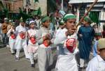 جشن میلاد پیامبر اسلام(ص) در سراسر دنیا/تصویر شهید سلیمانی در دست مسلمانان نیجریه