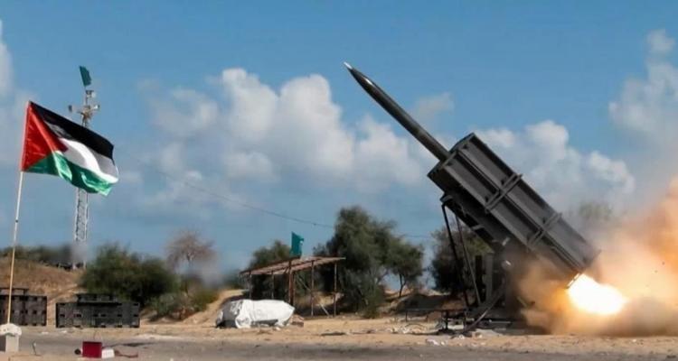 المقاومة الفلسطينية في غزة تنفذ تجربة صاروخية لتطوير قدراتها العسكرية