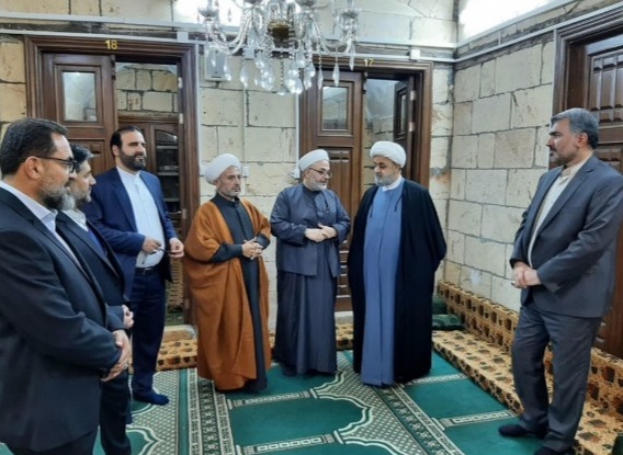 Top Iranian shia cleric visits Sunni seminary in Syria (photo)  