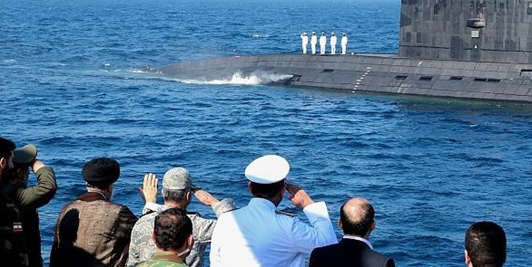 رئیس جمهور از رژه یگان‌های نمونه نیروی دریایی ارتش بازدید کرد
