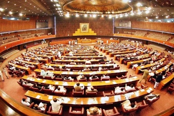 مجلس پاکستان مجازات توهین به اصحاب و خاندان پیامبر(ص) را حبس ابد اعلام کرد